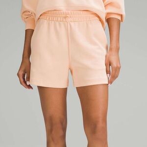 Lululemon Softstreme High-Rise Short 4"
Peach Bellini sz10 #0127